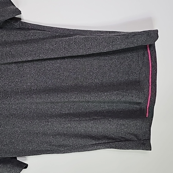 Under Armour medium heatgear gray and pink semi fitted athletic top - Picture 3 of 7